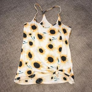 Daisy tank from urban outfitters🌻💗